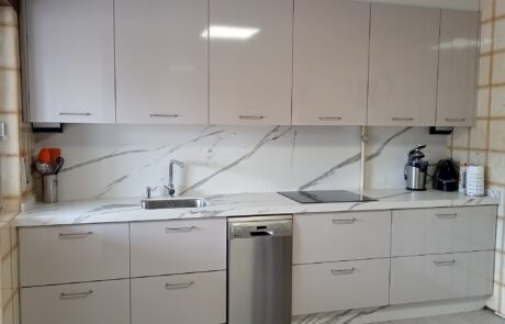 cocina porcelanico sencilla