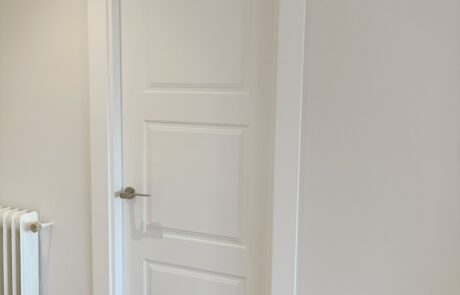 puerta blanca cuadros
