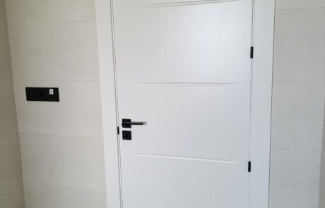 puerta lacada líneas